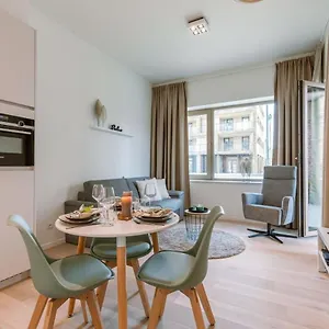 Huswell - Modern In A New Near The Sea Apartment